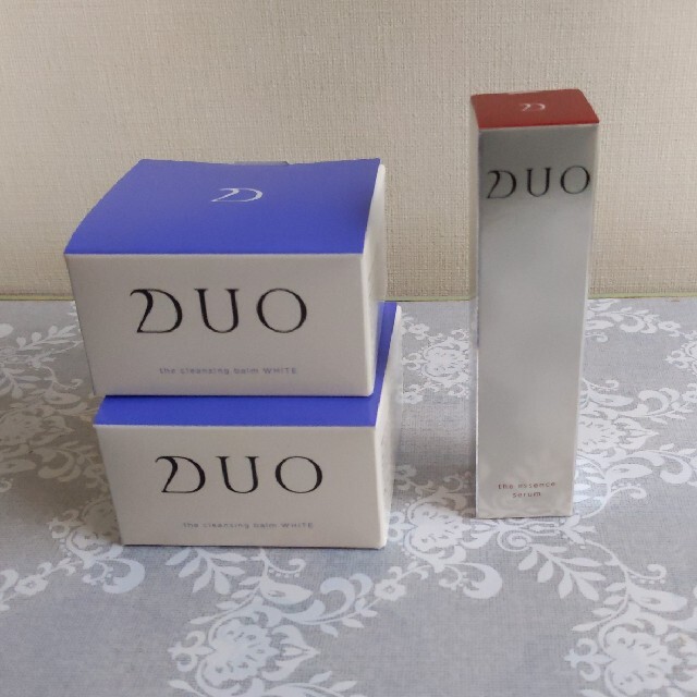 DUOクレンジングバーム ホワイト(90g)2つとエッセンスセラムa（30ml）