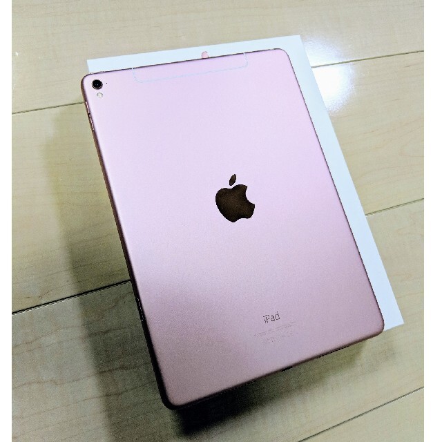 Apple(アップル)のiPad Pro 9.7 WiFi + Cellular 32GB SIMフリー スマホ/家電/カメラのPC/タブレット(タブレット)の商品写真