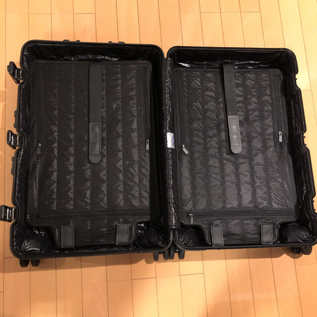 RIMOWA(リモワ)の【正規品】最安 RIMOWA×MONCLER リモワ　モンクレールスーツケース レディースのバッグ(スーツケース/キャリーバッグ)の商品写真