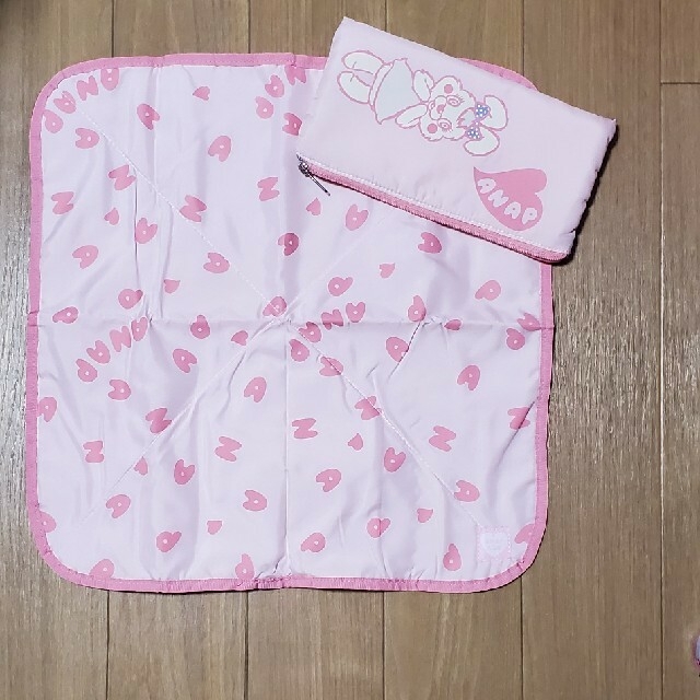 ANAP Kids(アナップキッズ)のオムツ替えシート ANAP Kids キッズ/ベビー/マタニティのおむつ/トイレ用品(おむつ替えマット)の商品写真