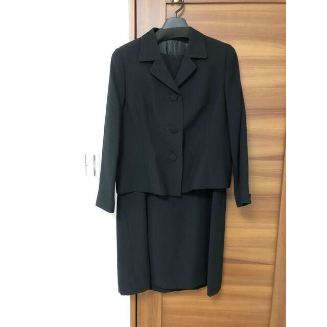 大きいサイズ　フォーマル　喪服　スーツ17号 レディースのフォーマル/ドレス(礼服/喪服)の商品写真