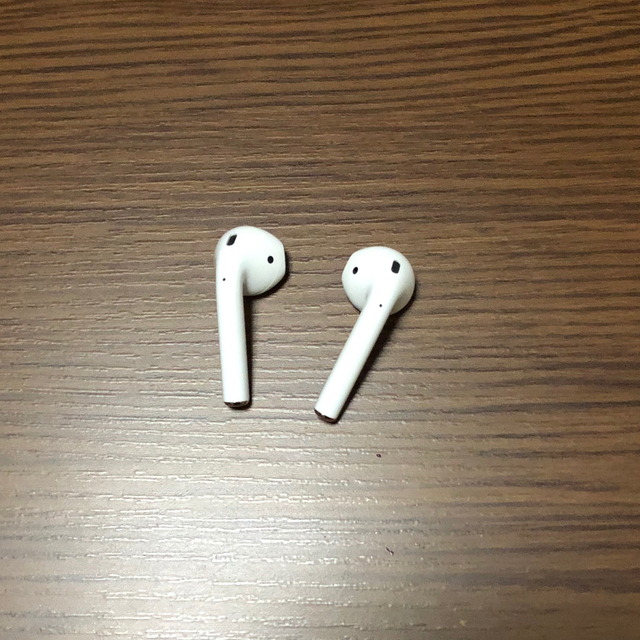 Apple(アップル)の愛羅さん専用　　AirPods(第二世代) スマホ/家電/カメラのオーディオ機器(ヘッドフォン/イヤフォン)の商品写真