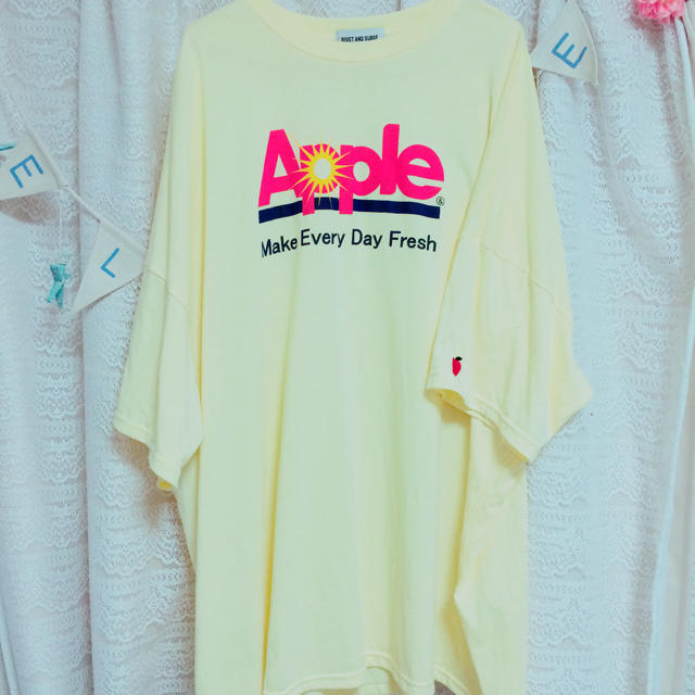 rivet & surge(リベットアンドサージ)のApple Tシャツ レディースのトップス(Tシャツ(半袖/袖なし))の商品写真