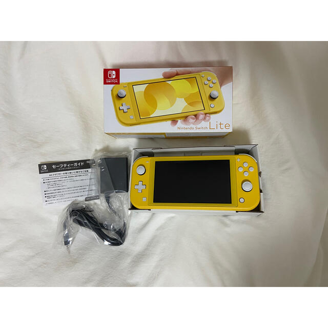 Nintendo Switch(ニンテンドースイッチ)のNintendo Switch Lite ライト　イエロー エンタメ/ホビーのゲームソフト/ゲーム機本体(家庭用ゲーム機本体)の商品写真