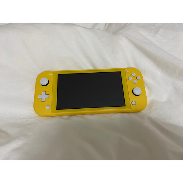 Nintendo Switch(ニンテンドースイッチ)のNintendo Switch Lite ライト　イエロー エンタメ/ホビーのゲームソフト/ゲーム機本体(家庭用ゲーム機本体)の商品写真