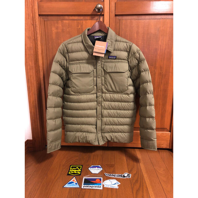 パタゴニア Patagonia ダウンジャケット新品　ステッカー付きジャケット/アウター