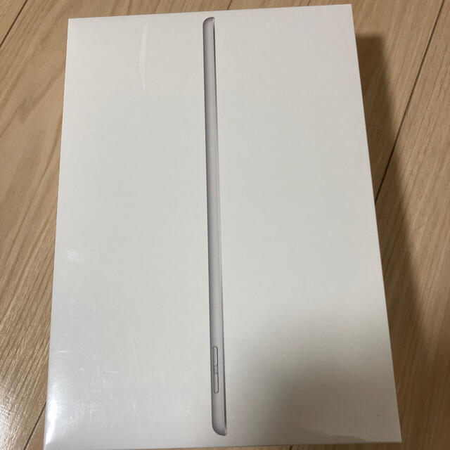 Apple iPad (第8世代) 128GB シルバー  MYLE2J/