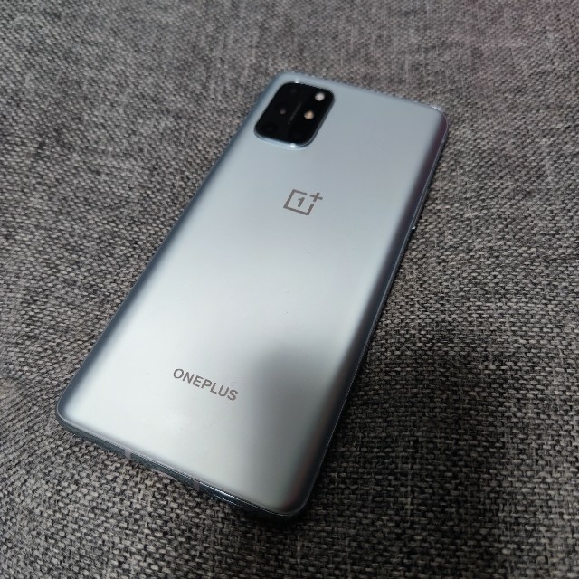 ANDROID(アンドロイド)のOneplus 8T シルバー 美品　送料込み スマホ/家電/カメラのスマートフォン/携帯電話(スマートフォン本体)の商品写真