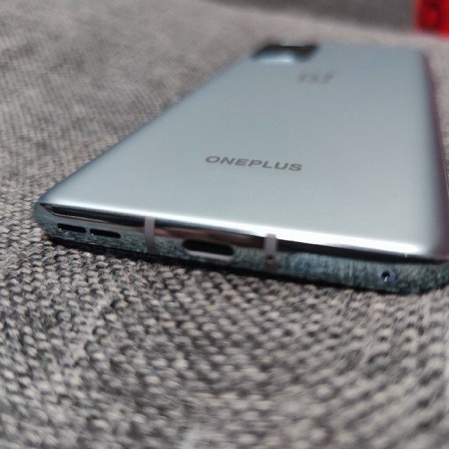 ANDROID(アンドロイド)のOneplus 8T シルバー 美品　送料込み スマホ/家電/カメラのスマートフォン/携帯電話(スマートフォン本体)の商品写真