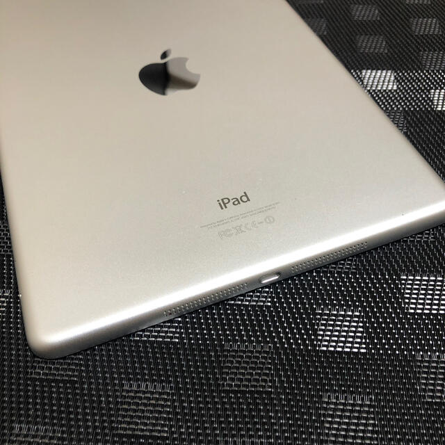 iPad(アイパッド)のiPad Air 9.7 16GB シルバー Wi-Fi + Cellular  スマホ/家電/カメラのPC/タブレット(タブレット)の商品写真