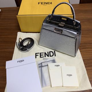 フェンディ(FENDI)の☆☆☆様お取り置き　FENDI  ピーカブー　セレリアミニ　シルバー☆(ハンドバッグ)