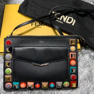 フェンディ(FENDI)のFENDI マルチスタッズ ショルダーバック クランチバック(ショルダーバッグ)