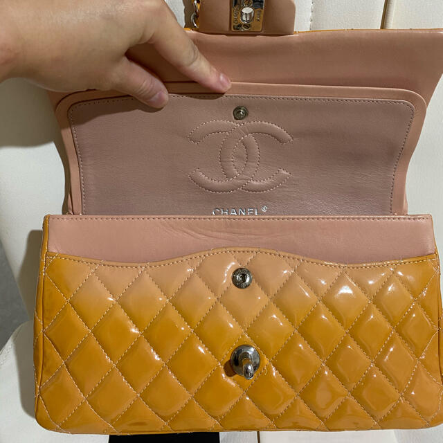 シャネル　CHANEL エナメル　マトラッセ　ピンクベージュ 3