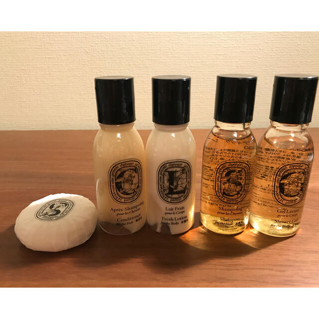 diptyque(ディプティック)のディプティック アメニティセット　新品未使用品　diptyque  インテリア/住まい/日用品の日用品/生活雑貨/旅行(旅行用品)の商品写真