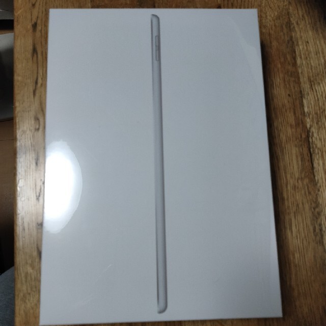 iPad(アイパッド)のiPad 第8世代　Silver  Wi-Fi 32GB 2020年秋モデル スマホ/家電/カメラのPC/タブレット(タブレット)の商品写真