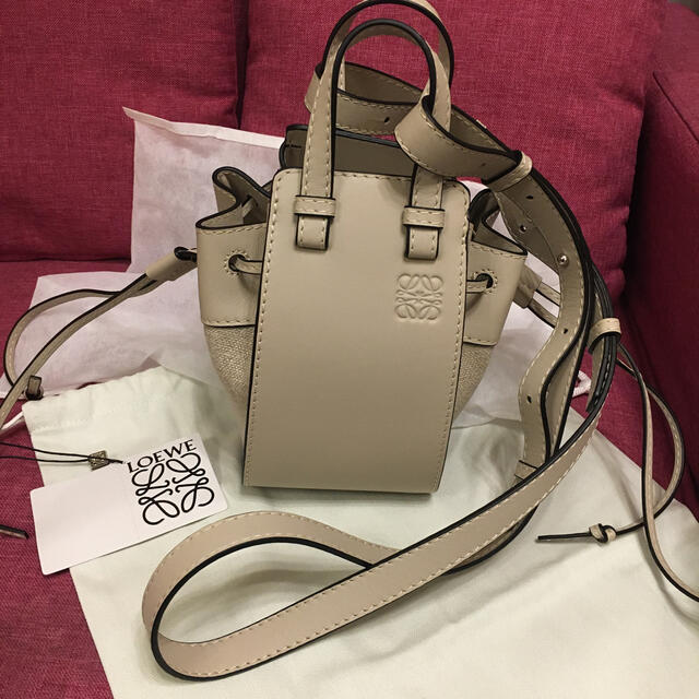 人気が高い LOEWE - Oat Light ハンモックミニ 正規未使用新品 LOEWE ハンドバッグ 人気が高い LOEWE - Oat Light ハンモックミニ 正規未使用新品 LOEWE ハンドバッグ