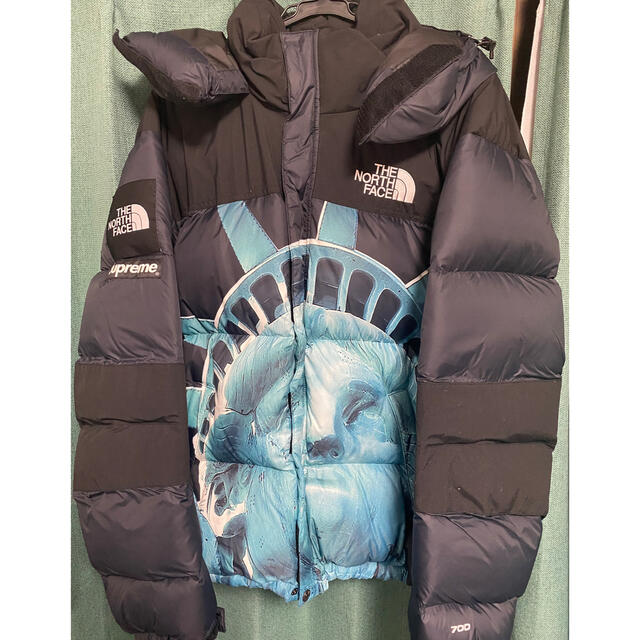 Supreme(シュプリーム)のSupreme TNF Statue of Liberty Baltoro M メンズのジャケット/アウター(ダウンジャケット)の商品写真