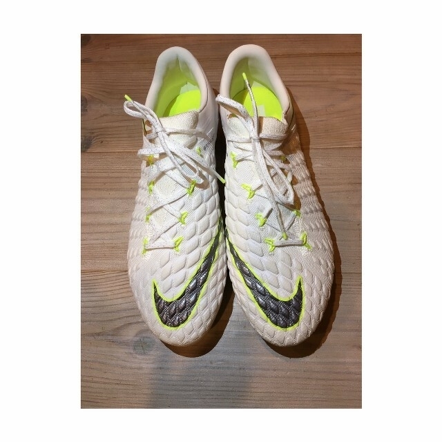 サッカースパイクNIKE ハイパーヴェノムＦＧ２６cm