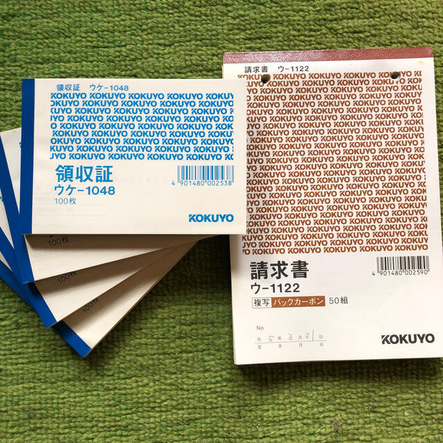 コクヨ(コクヨ)の領収書4冊＋請求書 インテリア/住まい/日用品のオフィス用品(オフィス用品一般)の商品写真