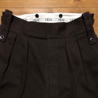 コモリ(COMOLI)のNEAT コットンカルゼ　ベルトレス　M ブラウン(スラックス)