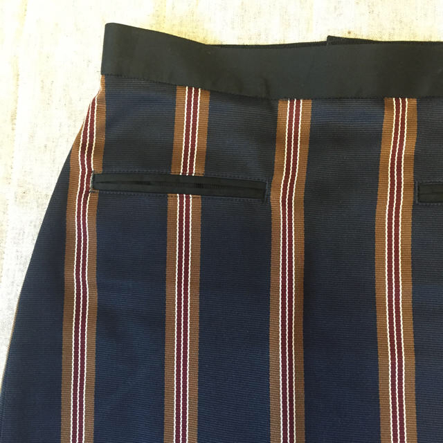 TOMORROWLAND(トゥモローランド)のトゥモローランド ストライプ スカート レディースのスカート(ひざ丈スカート)の商品写真