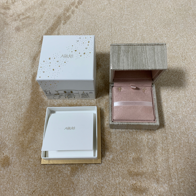 AHKAH ピアス 両耳+限定ホリデーボックス | www.thestyledhouse.com.au