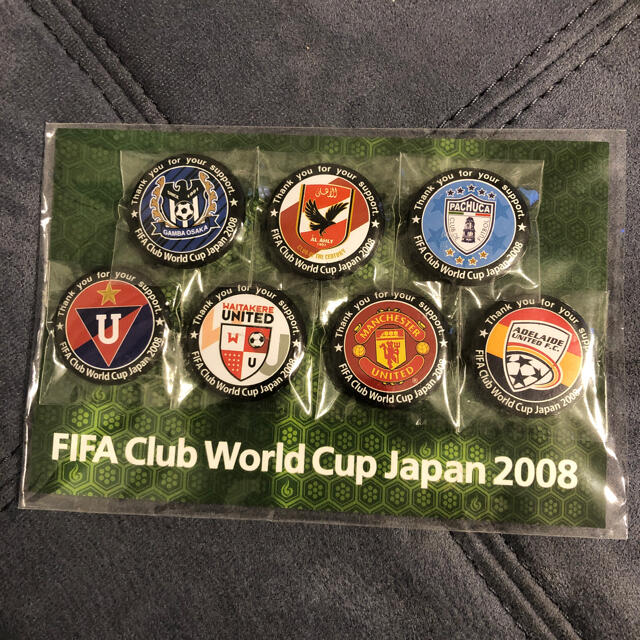 2008年　クラブワールドカップ　限定缶バッチ スポーツ/アウトドアのサッカー/フットサル(記念品/関連グッズ)の商品写真