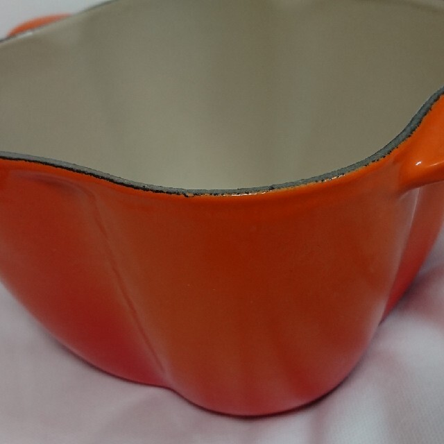 LE CREUSET(ルクルーゼ)のル・クルーゼ 鍋 ココット ピーマン オレンジ インテリア/住まい/日用品のキッチン/食器(鍋/フライパン)の商品写真