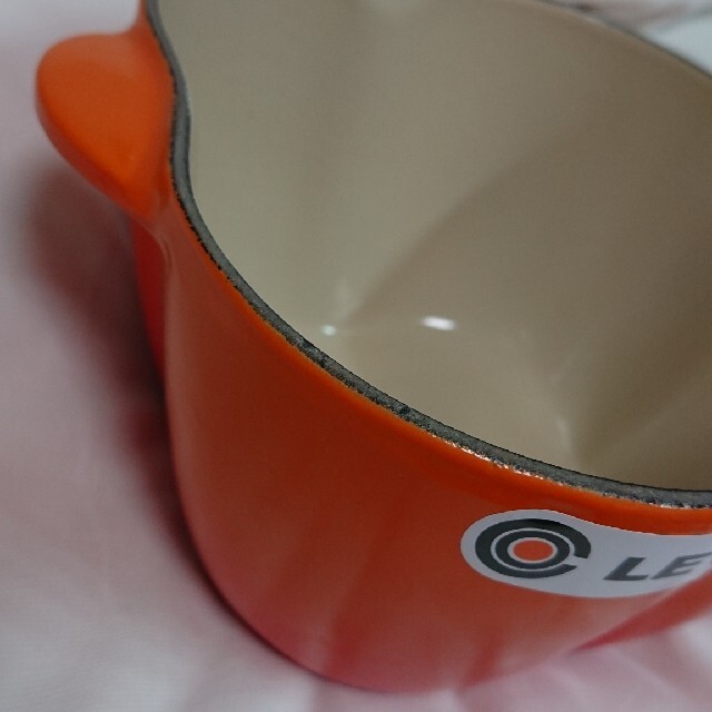 LE CREUSET(ルクルーゼ)のル・クルーゼ 鍋 ココット ピーマン オレンジ インテリア/住まい/日用品のキッチン/食器(鍋/フライパン)の商品写真