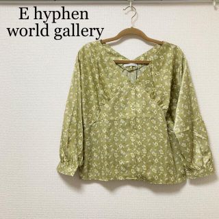 イーハイフンワールドギャラリー(E hyphen world gallery)のE hyphen world gallery サテン花柄ブラウス(シャツ/ブラウス(長袖/七分))