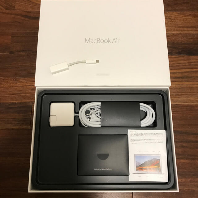 MacBook  Air 2017、純正Ethernetアダプタ付