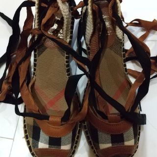 バーバリー(BURBERRY)のBURBERRY バーバリー プローサム サンダル 美品 24.5 パンプス(サンダル)