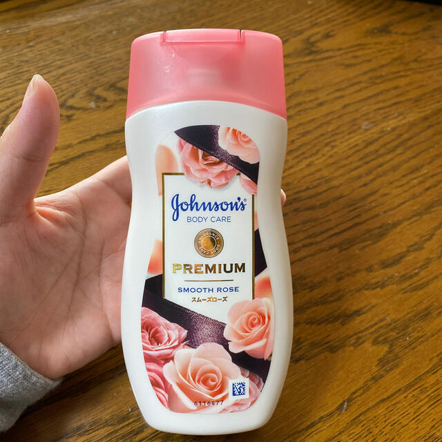 Johnson's(ジョンソン)のジョンソン　ボディケア　プレミアムローション　スムーズローズ200ml コスメ/美容のボディケア(ボディローション/ミルク)の商品写真