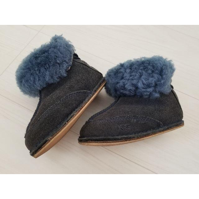 UGG(アグ)の【値下】UGG　USA表記M　紺色　ベビーキッズ キッズ/ベビー/マタニティのキッズ靴/シューズ(15cm~)(ブーツ)の商品写真