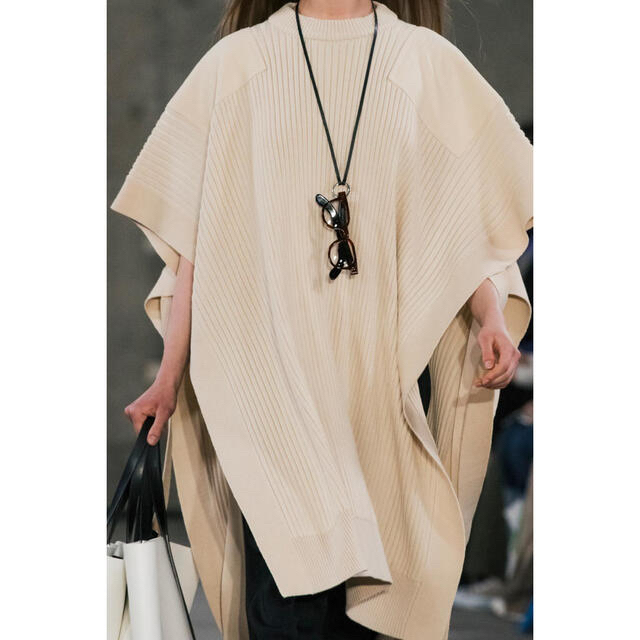 レディースCOMMAND SWEATER PONCHO hyke ポンチョ　ニット