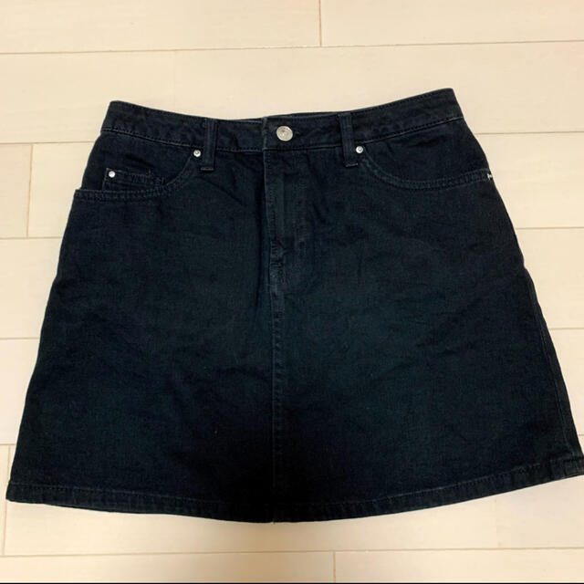 H&H(エイチアンドエイチ)のブラックデニムスカート レディースのスカート(ミニスカート)の商品写真