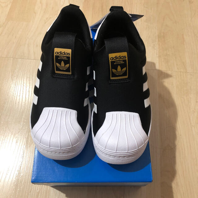 adidas(アディダス)のアディダス  スーパースター　キッズ　20㎝ キッズ/ベビー/マタニティのキッズ靴/シューズ(15cm~)(スニーカー)の商品写真