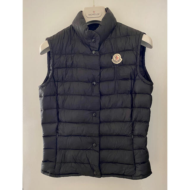 MONCLER(モンクレール)のMONCLER モンクレール　ダウンベスト レディースのジャケット/アウター(ダウンベスト)の商品写真