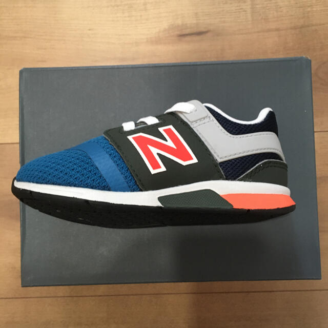 New Balance(ニューバランス)のニューバランス　スニーカー　15センチ キッズ/ベビー/マタニティのキッズ靴/シューズ(15cm~)(スニーカー)の商品写真