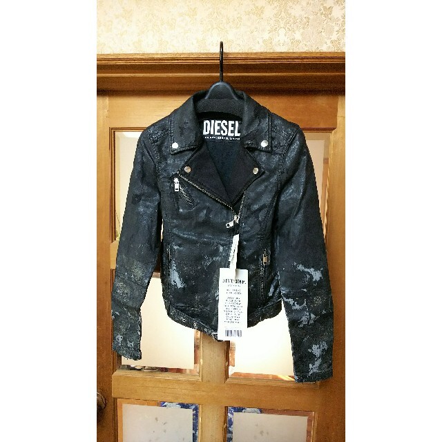 DIESEL(ディーゼル)の【新品未使用・タグ有り国内正規品】DIESEL デニム ライダースジャケット レディースのジャケット/アウター(Gジャン/デニムジャケット)の商品写真