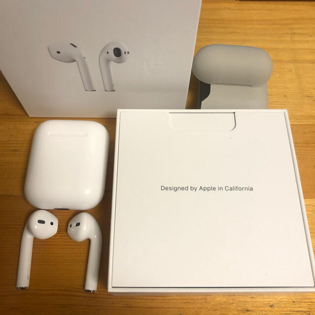 Apple Airpods with charging case