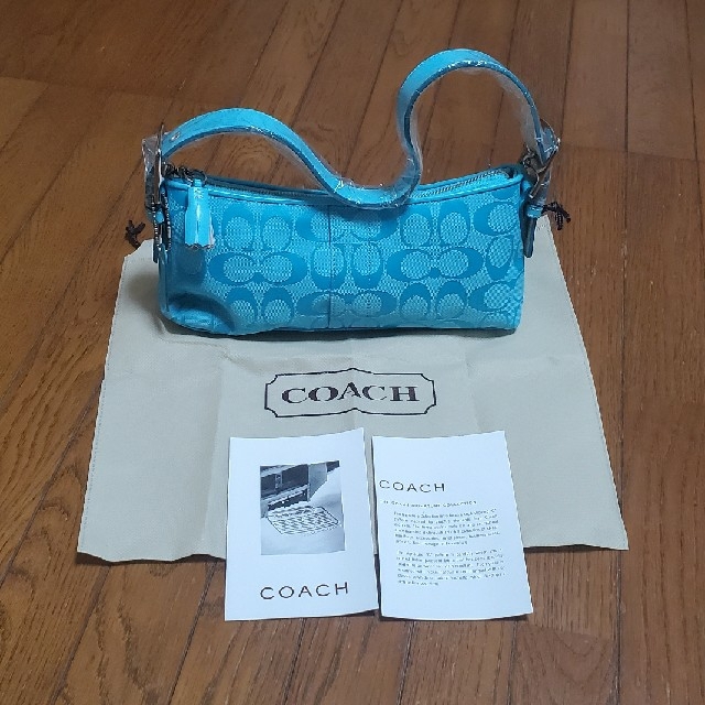 COACH(コーチ)のCOACH(ｺｰﾁ) ショルダーバッグ シグネチャーデミポーチ 6371ﾌﾞﾙｰ レディースのバッグ(ショルダーバッグ)の商品写真