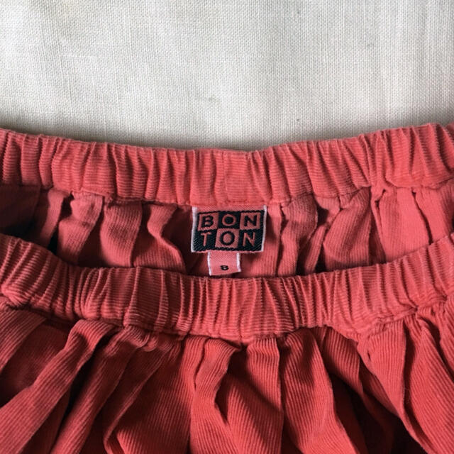 Bonpoint(ボンポワン)のボントン  BONTON  ギャザーたっぷりコーデュロイスカート 8a 120 キッズ/ベビー/マタニティのキッズ服女の子用(90cm~)(スカート)の商品写真
