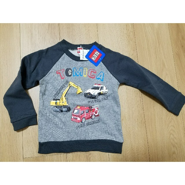 Takara Tomy(タカラトミー)の成約　TOMICA　トミカ　トレーナー　裏起毛　100 キッズ/ベビー/マタニティのキッズ服男の子用(90cm~)(Tシャツ/カットソー)の商品写真