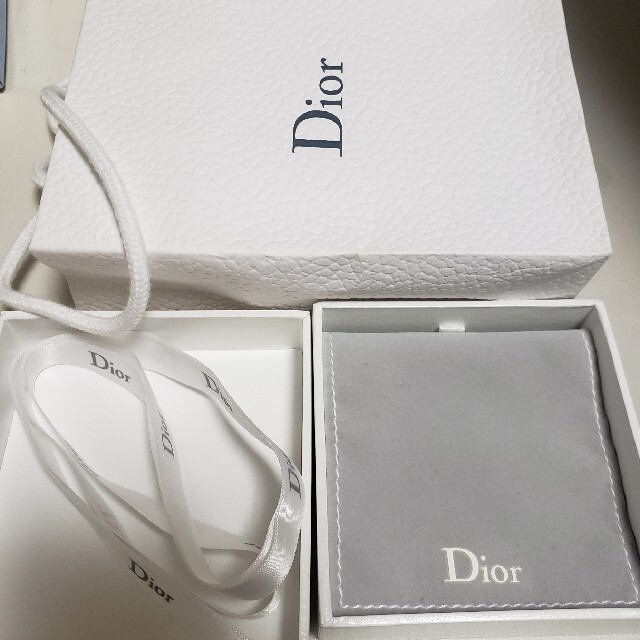 Christian Dior(クリスチャンディオール)のDior 正規店購入ピアス 新品未使用 リボンピアス レディースのアクセサリー(ピアス)の商品写真