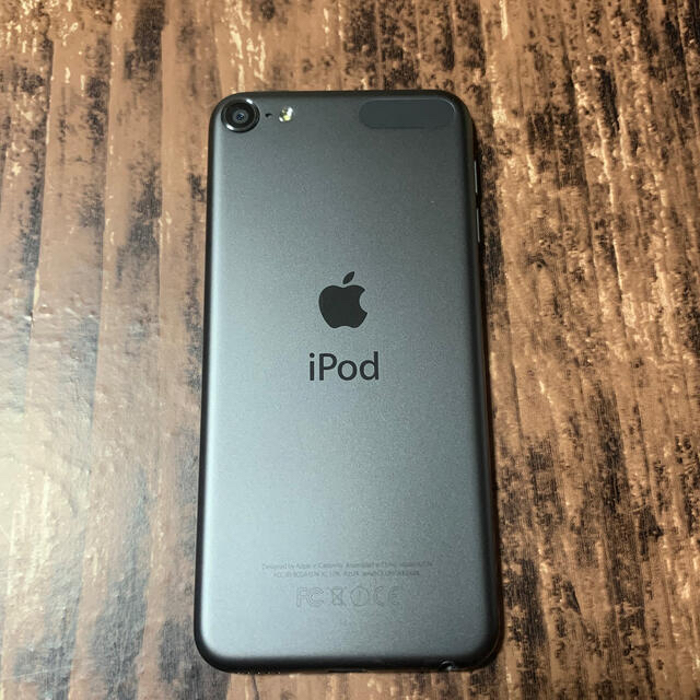 iPod touch(アイポッドタッチ)のiPodtouch Black 32GB 第6世代　本体のみ スマホ/家電/カメラのオーディオ機器(ポータブルプレーヤー)の商品写真