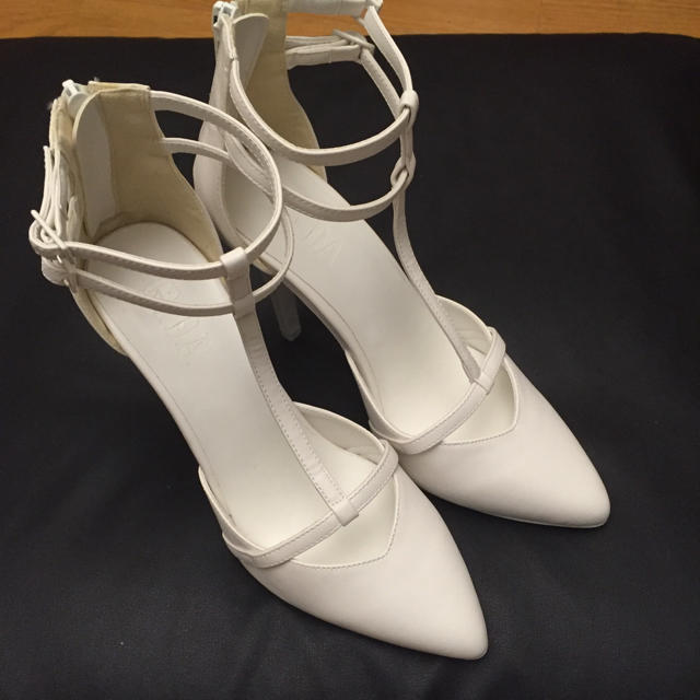 GYDA(ジェイダ)のgyda オフホワイト パンプス レディースの靴/シューズ(ハイヒール/パンプス)の商品写真