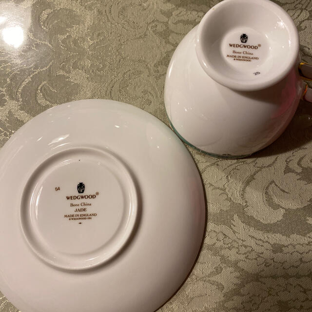 WEDGWOOD(ウェッジウッド)のウェッジウッド ジェイド C/S 黒壺 リーシェイプ 美品 インテリア/住まい/日用品のキッチン/食器(食器)の商品写真