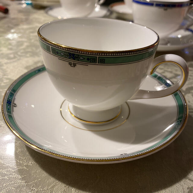 WEDGWOOD(ウェッジウッド)のウェッジウッド ジェイド C/S 黒壺 リーシェイプ 美品 インテリア/住まい/日用品のキッチン/食器(食器)の商品写真