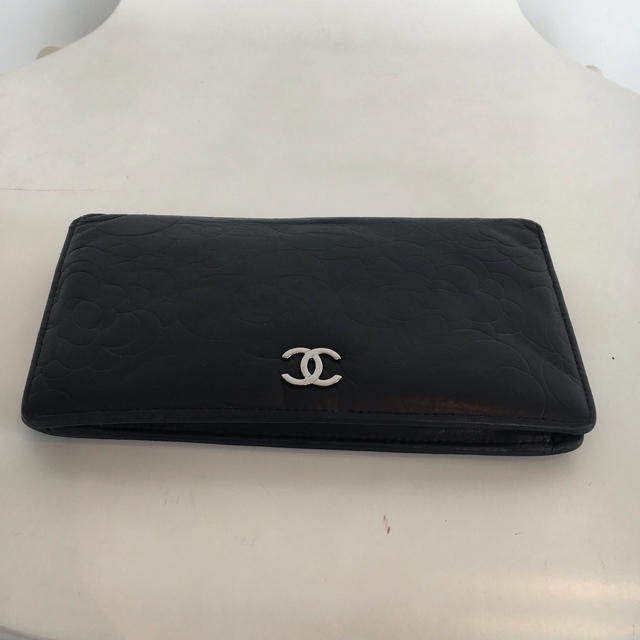 CHANEL(シャネル)の♡可愛い型押しカメリア♡正規品 レディースのファッション小物(財布)の商品写真